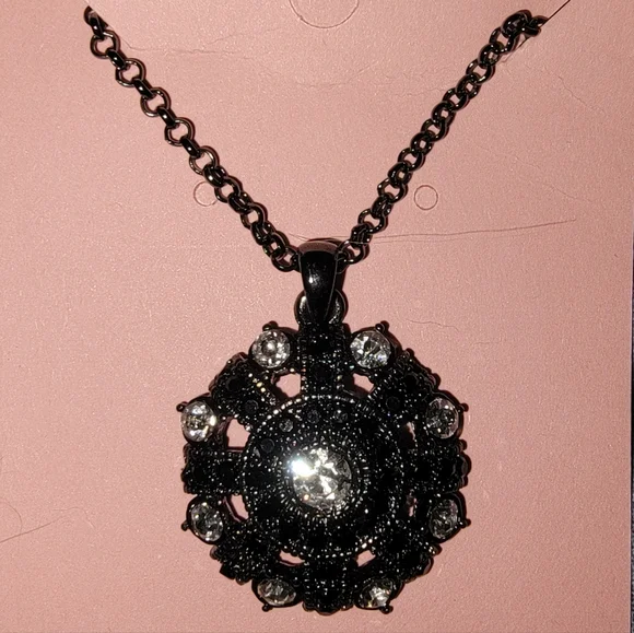 Joan Rivers Necklace - Picture 2 of 3